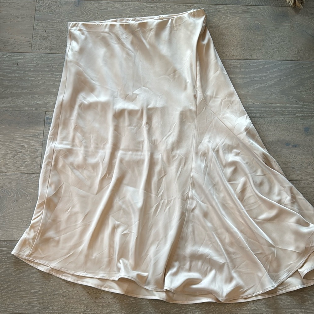 Express mid length skirt size large